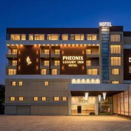 Pheonix Luxury Inn, hotel a Akolia