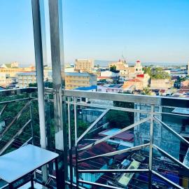 NagaCityRiverView 2BR Apartment, hotelli kohteessa Naga