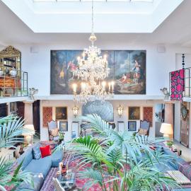 Historic Cinema Suite with Private Art Collection - Basel, Hotel in Basel