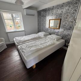 Skelby Præstegård lej 2, хотел в Гедсер