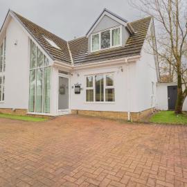 6BR Luxury Detached Mansion With Games Room & Hot Tub & Free Parking & Fast WiFi