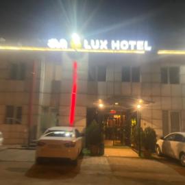 Renar Aeraport Lux Hotell, khách sạn ở Itʼkhvisi