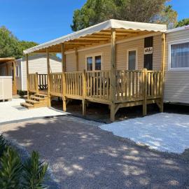 Mobilhome 3 chambres tout équipé, hotel in Canet-en-Roussillon
