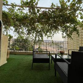 شقةكبيرة 4 غرف نوم وصالة بلكونه Large apartment with 4 bedrooms, a living room and a balcony