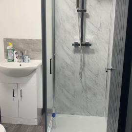 PLUS Properties Eastwood 3-Bedroom Ensuite, hotel u gradu Stouk na Trentu
