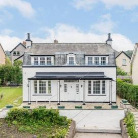 Luxury 6 bed house by the sea, hotel in Rhos-on-Sea