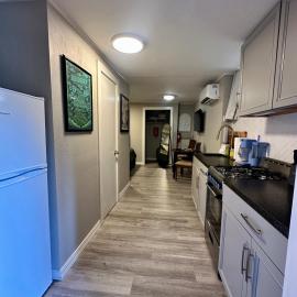 Downtown Eureka, 1 Queen bed, full kitchen, free parking, hotel in Eureka Springs