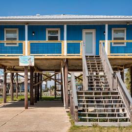 Waterfront Dauphin Island Home w/ Deck & Boat Dock, hotel in Dauphin Island