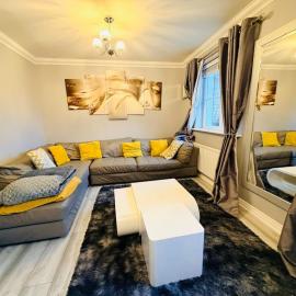 Cosy flat at the Mews w en-suite and free parking