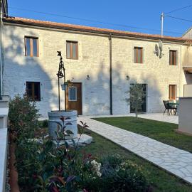 Casa Elira