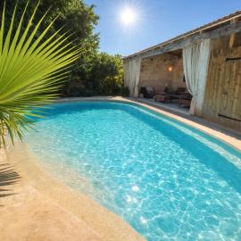 Gite Romantique avec SPA- Rêve de Bali - au Mont Ventoux: Carpentras şehrinde bir otel