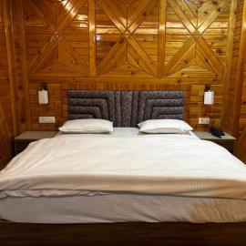 JB Hotel and Resort – hotel w mieście Lohaghāt