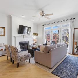 Heart of East Village 2-Bed 2-Bath Peaceful Oasis condo, hotel Chicagóban