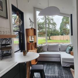 The Roost at Hidden Owl Farmstead - Luxury 1 Bdrm Cottage near Wineries and Lake, hotel Eugene-ben