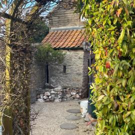 Yew Trees Barn, מלון בBackwell