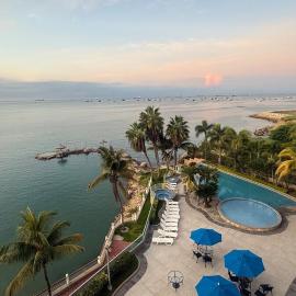 Condo with pool and private beach, hotel a La Libertad