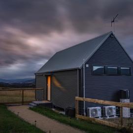 NEW Luxury Cabin with Scenic Views & Farm Charm, hotel sa Huonville