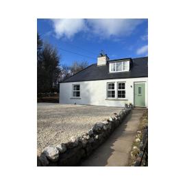 Newly Renovated Cottage - Near Balmedie Beach, hotelli kohteessa Balmedie