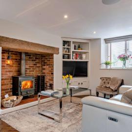 The Forge - Romantic Peak District Cottage for Two with Wood Burner