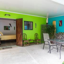 Tropical Cabina Pool & AC Cozy Bright Refreshing, hotel en Herradura