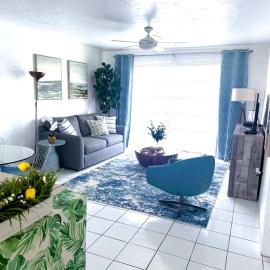 Designer's 1BR 1BA Condo 1 Block to Aventura Mall