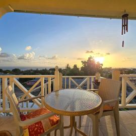 Sky Box-Apt-close to Warrens Shopping Centres -Bridgetown-Kensington Oval
