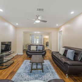 5 beds 2 bath, sleep 10