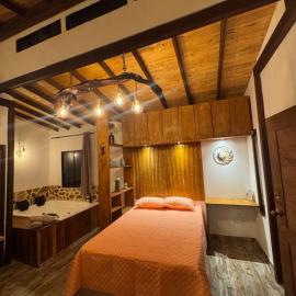 Raíz Oculta - Chalet con Jacuzzi y Chimenea en Santa Elena, hotel i Envigado