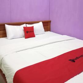 RedDoorz at Vera Guesthouse Alun Alun Kutoarjo, hotell i Sambeng