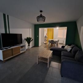 Maison 3 chambres avec jardin- jusqu'à 8 voyageurs, hotell i Feignies