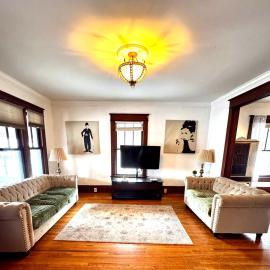 Cozy 3 Bedroom Duplex Near Downtown: Covington şehrinde bir otel