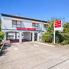 Econo Lodge Waterford: Loganlea şehrinde bir otel