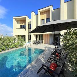 London Pool Luxury Villa