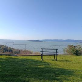 Villa Melissa with a pool in the tranquility of the hills with a view of Lake Trasimeno