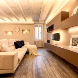 Iseo Lake Luxury Duplex - Centro & Design، فندق في إيزِيو