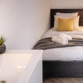 Budget-Friendly Room Tilburg Center Prime Loc, hotel in Tilburg