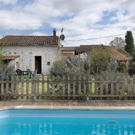 Gîte des Fraignaies, hotel in Saint-Juire-Champgillon