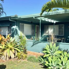 Coastal Palms Hideaway: Bongaree şehrinde bir otel