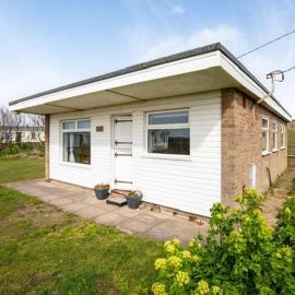 Barley Break - Beach Cottage, Hotel in Lessingham