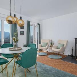 Luxury 3BR with Lake View just 15min Lugano, hotel in Banco