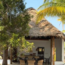 Pepeo Cottages - Beachfront escape in Tanga, Hotel in Tanga