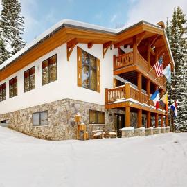Beautiful ski chalet with gourmet kitchen theater room & private hot tub