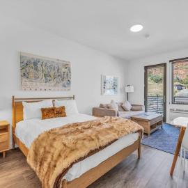 Walk onto Deer Valley gondola in 8 min & heated indoor parking