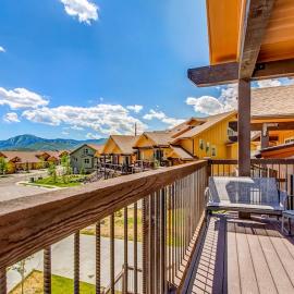 Stunning dog-friendly mountain condo with hot tub gas grill & AC – hotel w mieście Kamas
