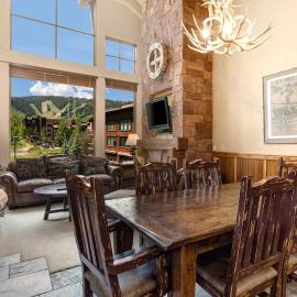 Viesnīca Epic view condo with fireplaces & close to everything Pārksitijā