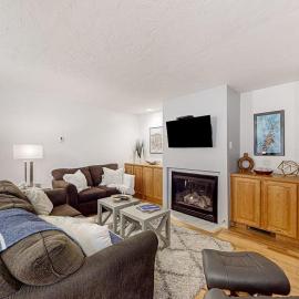 Walkable dog-friendly condo with balcony steps from Old Town Lift, hotel v destinácii Park City