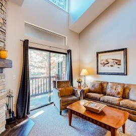 Condo close to ski lifts & Sundance Film Festival with fireplace & on-site hot tub, хотел в Парк Сити