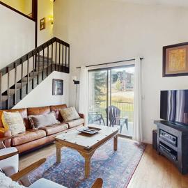 Ski Lodge-Inspired Condo with two lofts plus Shared Pools Hot Tubs & Tennis