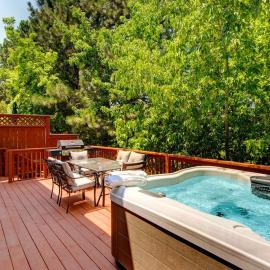 Terrific central location for ski resort access with private hot tub & fireplace, hotel in Cottonwood Heights