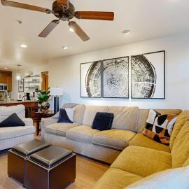 Cozy condo with shared hot tub & pool foosball near ski lifts: Solitude şehrinde bir otel